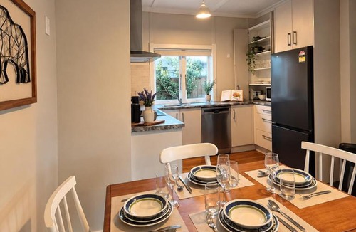 Frankton House | Country Charm - Central Hamilton
