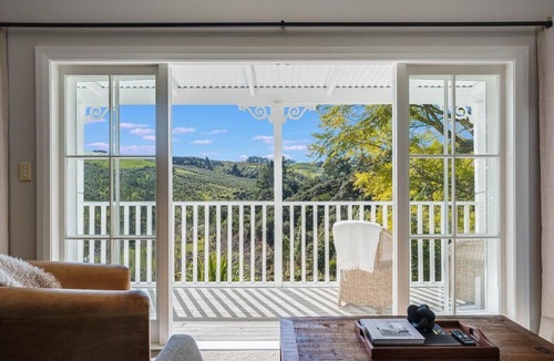 Bombay Villa | Country Cottage with Incredible Rural Views & Access to Creek for Swimming