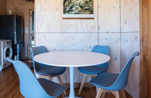 Raglan Cabin | Country Studio with a View – near Raglan