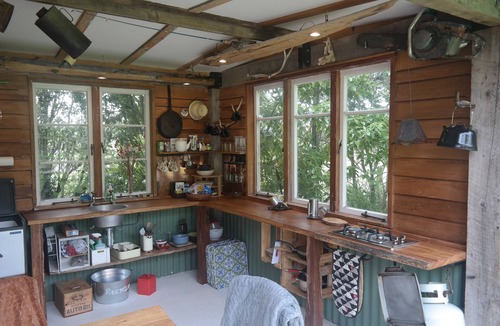Rerewhakaaitu Cabin | Couples retreat in a rural cottage