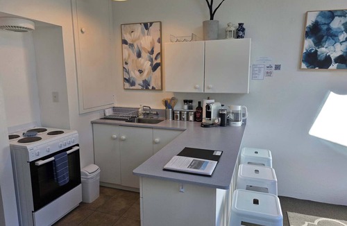 Picton Apartment | Cozy Apartment with Marina Views
