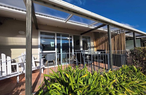 Picton Apartment | Cozy Apartment with Marina Views