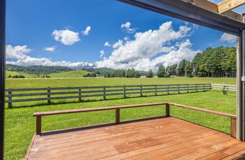 Rangataua House | Cozy Cabin with a View - Ohakune Holiday Home