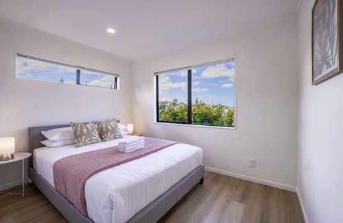 Totara Vale House | Cozy & Convenient 2-Bedroom Home in North Auckland