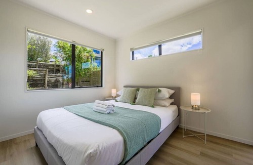Totara Vale House | Cozy & Convenient 2-Bedroom Home in North Auckland