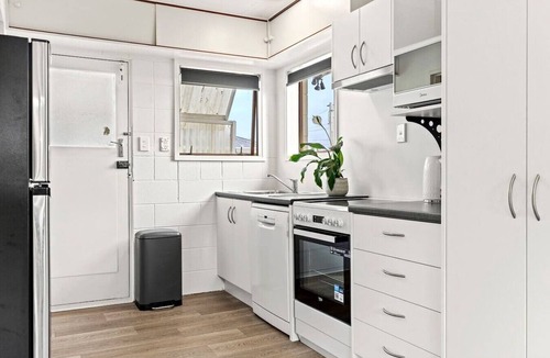 Taupo House | Cozy Retreat 1 - comfort and convenience with parking