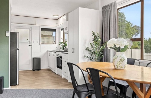 Taupo House | Cozy Retreat 2 - modern townhouse living