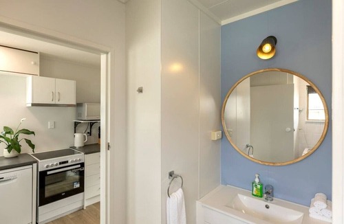 Taupo House | Cozy Retreat 2 - modern townhouse living