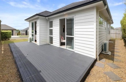 Pukekohe House | Cozy room in a newly built modern house.
