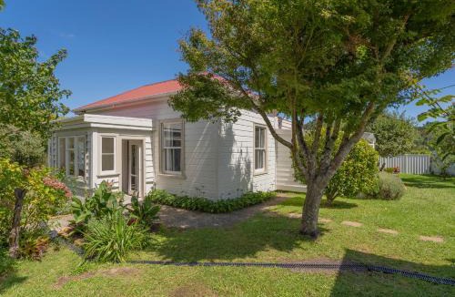 Coromandel House | Crabapple Cottage - Coromandel Town Holiday Home