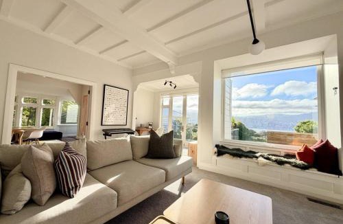Wellington House | Crescent Sunset Escape - Short Walk to City