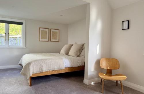 Wellington House | Crescent Sunset Escape - Short Walk to City