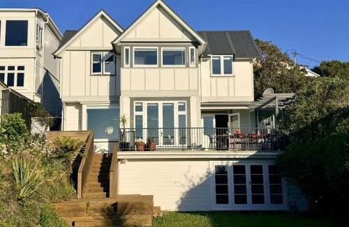 Wellington House | Crescent Sunset Escape - Short Walk to City