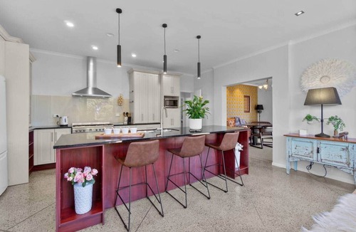 Coatesville House | Cresta Vista Retreat (7 Bdr)