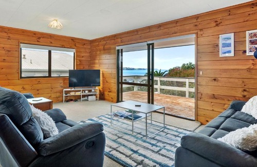 Snells Beach House | Crystal Clear - Snells Beach Holiday Home