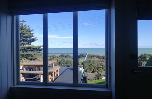 Kai Iwi House | Cute 3-bed home with ocean views at Kai Iwi Beach