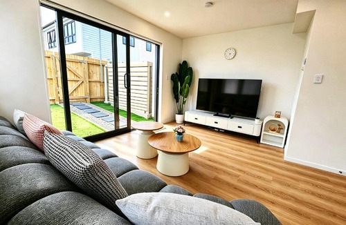 Mangere Villa | D Akl Airport Brand new 3 bedrooms Sleeps 6