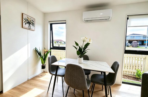 Mangere Villa | D Akl Airport Brand new 3 bedrooms Sleeps 6