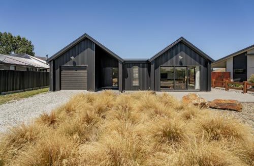 Lowburn House | Dancing Tussock Escape - Cromwell Holiday Home