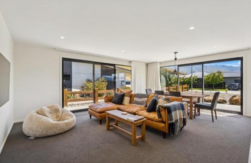 Lowburn House | Dancing Tussock Escape - Cromwell Holiday Home
