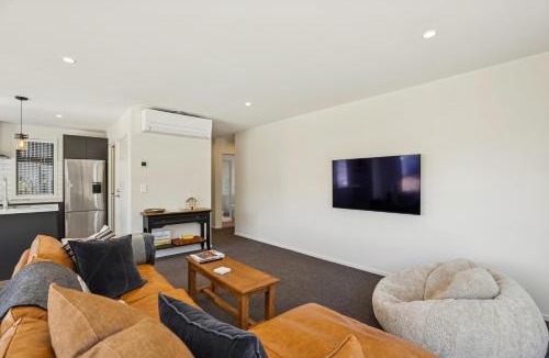 Lowburn House | Dancing Tussock Escape - Cromwell Holiday Home