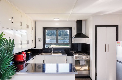 Tahoraiti House | Dannevirke Lodge - Dannevirke Holiday Escape