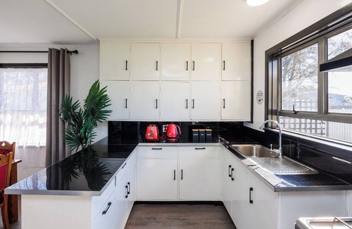 Tahoraiti House | Dannevirke Lodge - Dannevirke Holiday Escape