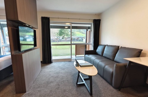 Ngongotaha Apartment | Deluxe Family Plus Apartment with Alpacas - Sleeps up to 5