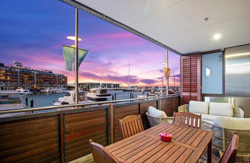 Auckland Central Business District Apartment | Designer Harbour Stunner with Welcome Rosé