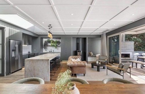 Devonport House | Devonport - Oxford Terrace Beachfront (5BR/3.5BA, Sleeps 6)