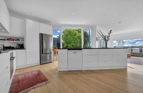 Devonport House | Devonport Villa with Rangitoto Views
