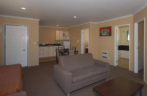 Solway Hotel | Discovery Motor Lodge