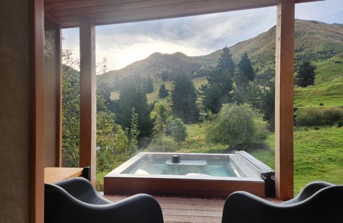 Danseys Pass Cabin | Dome Karearea - Geodesic dome with private hot tub, sauna & mountain views