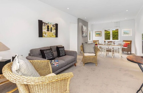 Waikanae House | DOVE COTTAGE - WAIKANAE BEACH HOLIDAY HOME in Waikanae Beach