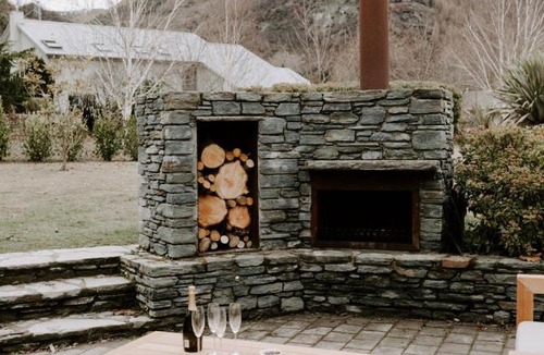 Arrowtown House | Dovecote: 5-bedroom Home with Hot tub & Games room