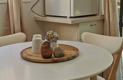 Lynmore Apartment | Downstairs Guest Suite Minutes to Redwoods