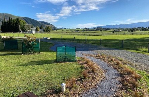 Motupipi Apartment | Dry Creek Farm - 1 bedroom unit 5 min from Takaka