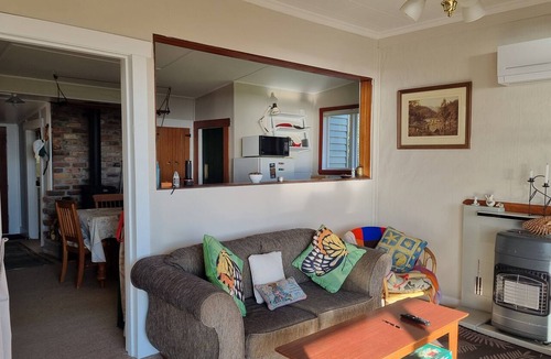 Ngakawau Cottage | Dudley House – Where the Coast Casts Its Spell