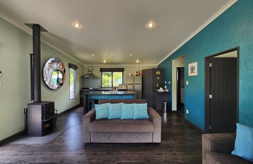 Hahei House | Dulop - private, modern and comfortable, great indoor/outdoor flow
