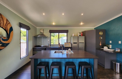 Hahei House | Dulop - private, modern and comfortable, great indoor/outdoor flow
