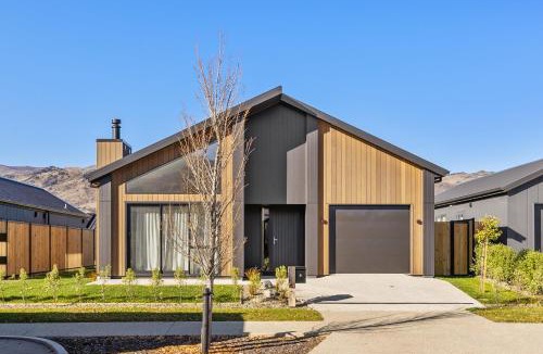 Lowburn House | Dunstan Haven - Cromwell Holiday Home