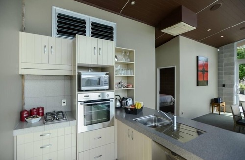 Havelock North House | Edgecliff - stunning location, spectacular views, modern cottage