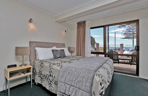 Napier Hotel | Edgewater Motor Lodge