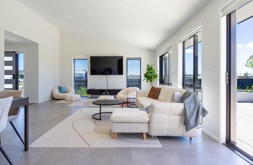 Lincoln Apartment | Elegant 4BR Family Retreat with Garage
