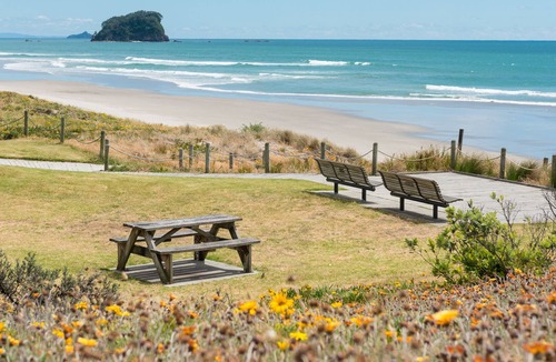Mount Maunganui House | Elevated and Spacious home in great Mount location
