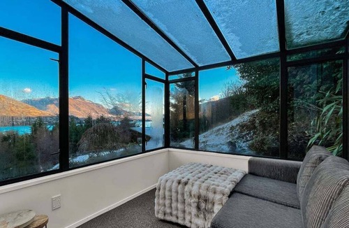Queenstown Resort | Elevated Frankton Chalet with Lake Views