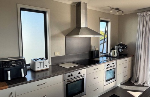 Rotorua House | Elevated living: Stunning views, homely comforts