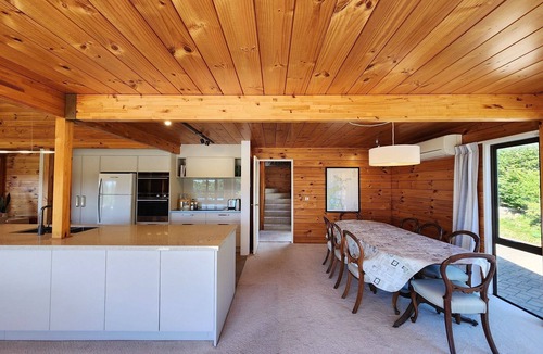 Hahei House | Emmerdale Escape Hahei - spacious, comfortable, family friendly home