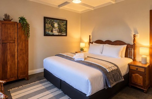 Frankton House | English Coutry Living - In The City