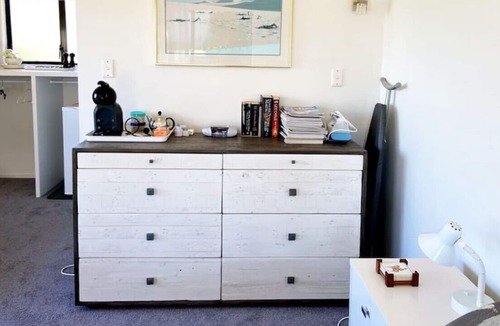 Surfdale House | Enjoy this light-infused studio